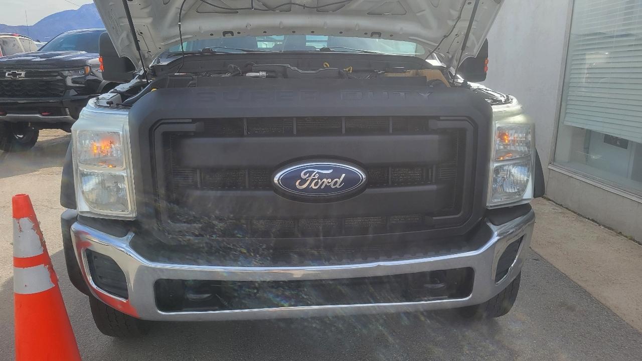 Ford Super Duty F-550 DRW 2WD Crew Cab 176" WB 60" CA XL 2011