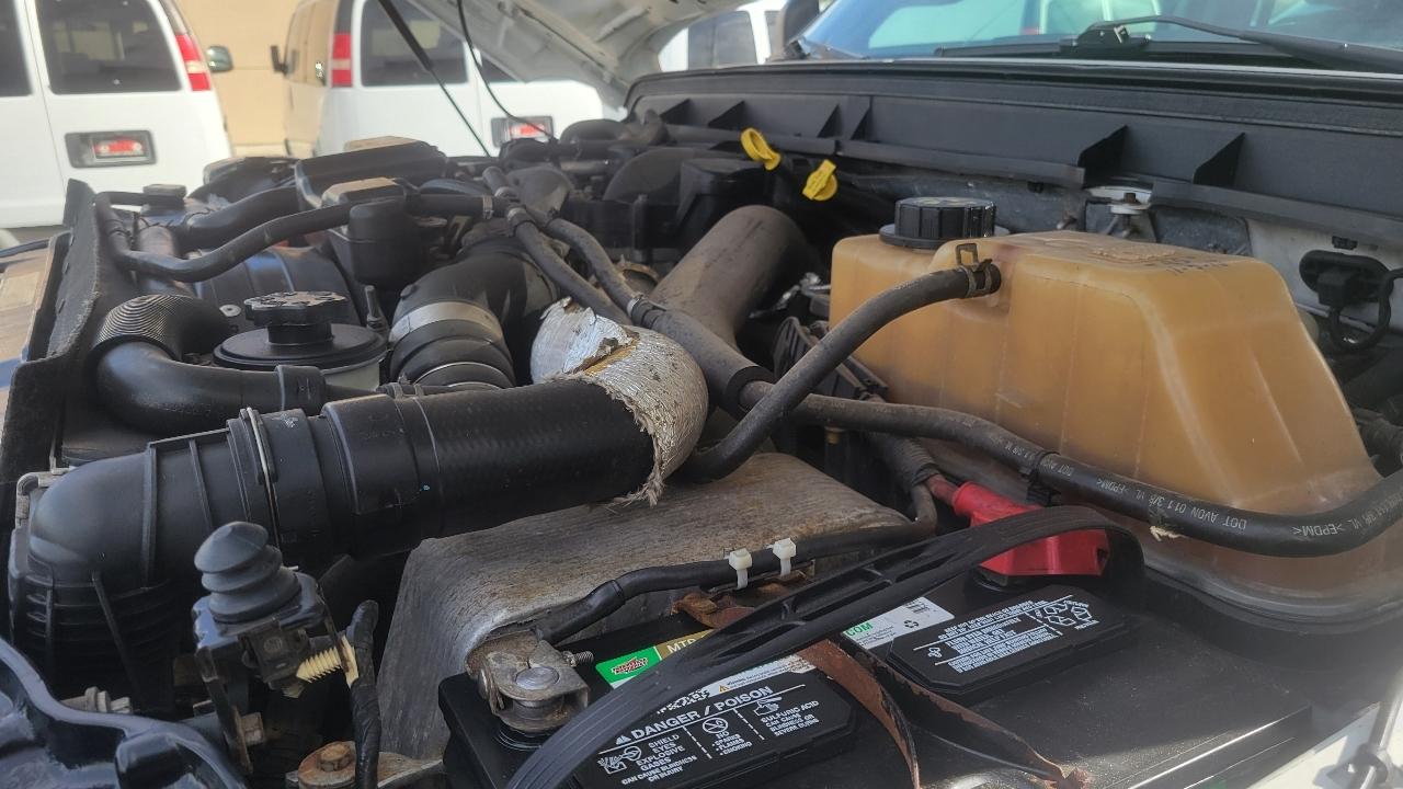 Ford Super Duty F-550 DRW 2WD Crew Cab 176" WB 60" CA XL 2011