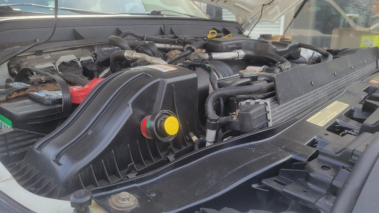 Ford Super Duty F-550 DRW 2WD Crew Cab 176" WB 60" CA XL 2011