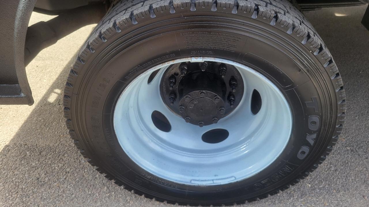 Ford Super Duty F-550 DRW 2WD Crew Cab 176" WB 60" CA XL 2011