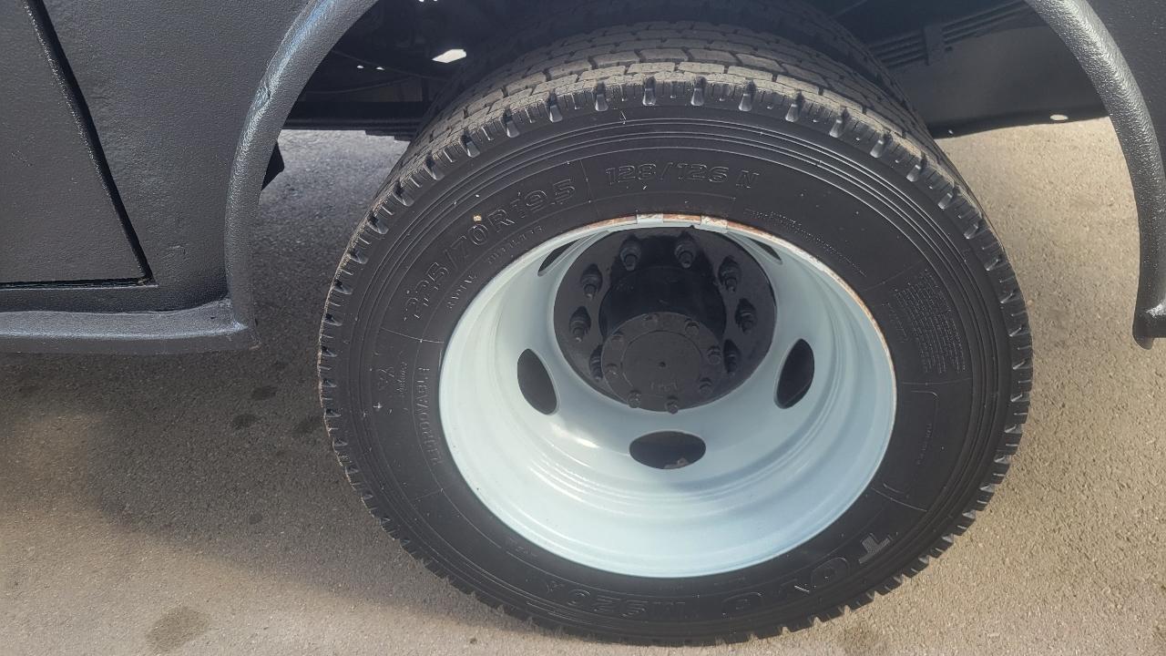 Ford Super Duty F-550 DRW 2WD Crew Cab 176" WB 60" CA XL 2011