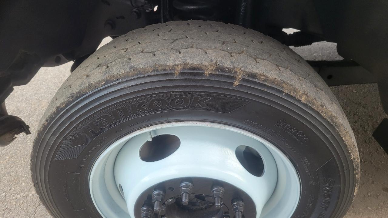 Ford Super Duty F-550 DRW 2WD Crew Cab 176" WB 60" CA XL 2011