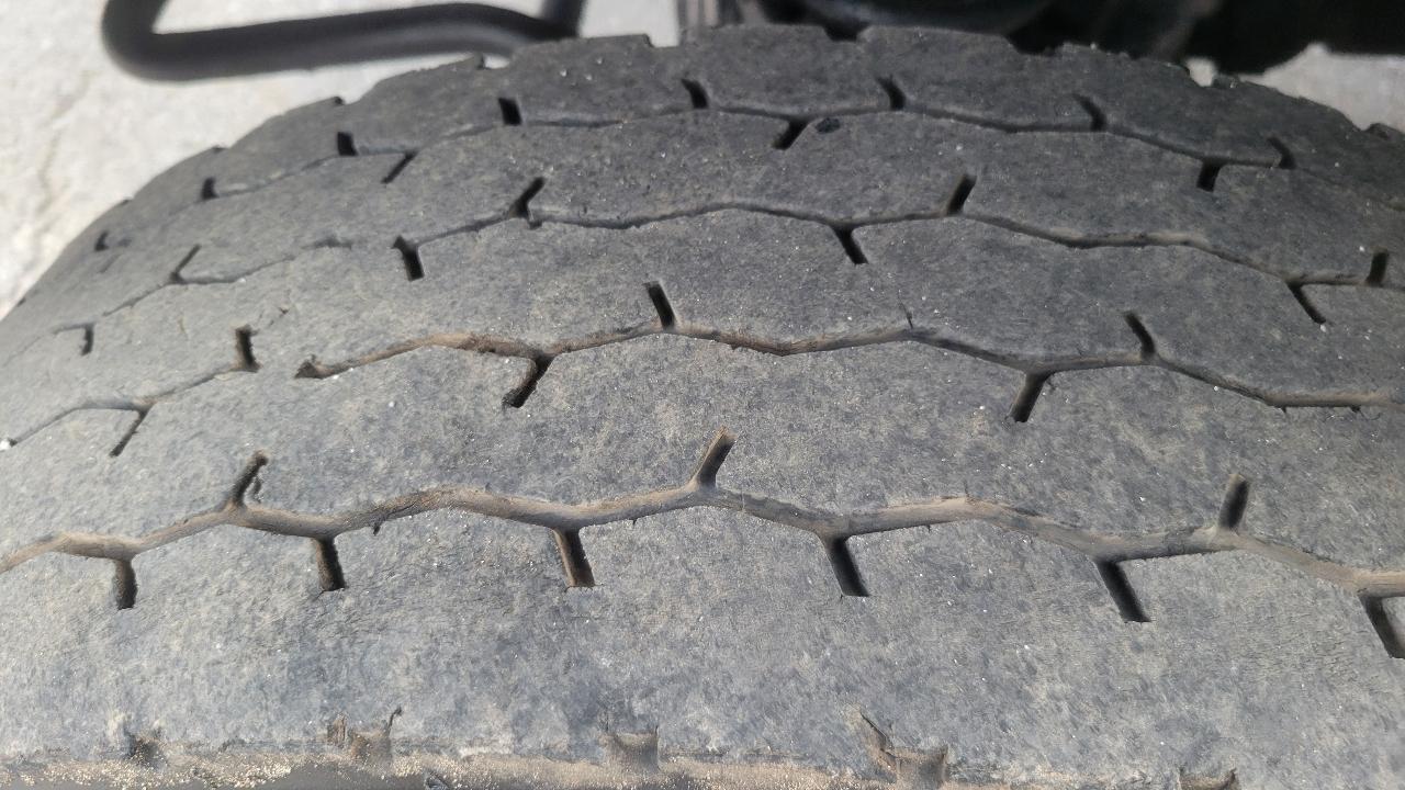 Ford Super Duty F-550 DRW 2WD Crew Cab 176" WB 60" CA XL 2011