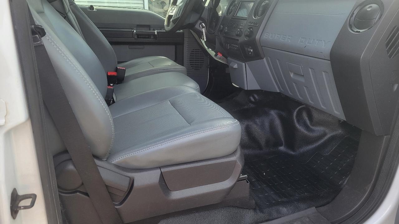 Ford Super Duty F-550 DRW 2WD Crew Cab 176" WB 60" CA XL 2011