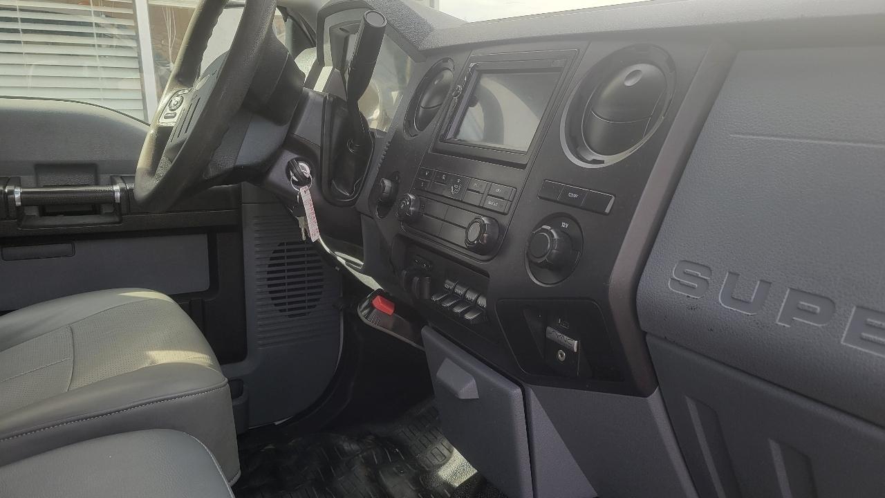 Ford Super Duty F-550 DRW 2WD Crew Cab 176" WB 60" CA XL 2011