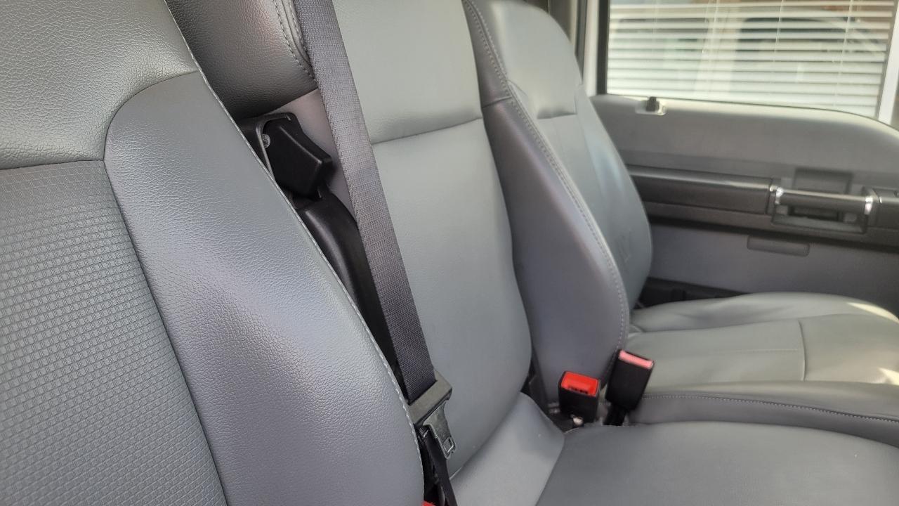 Ford Super Duty F-550 DRW 2WD Crew Cab 176" WB 60" CA XL 2011