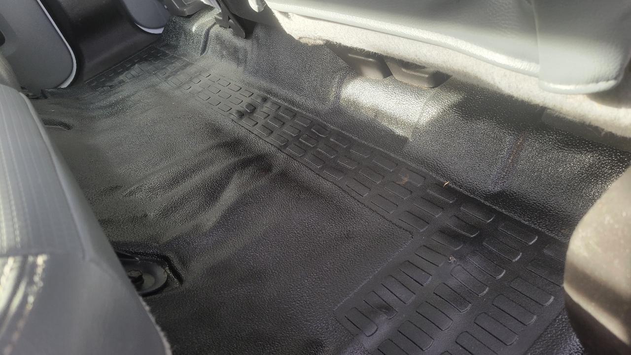 Ford Super Duty F-550 DRW 2WD Crew Cab 176" WB 60" CA XL 2011