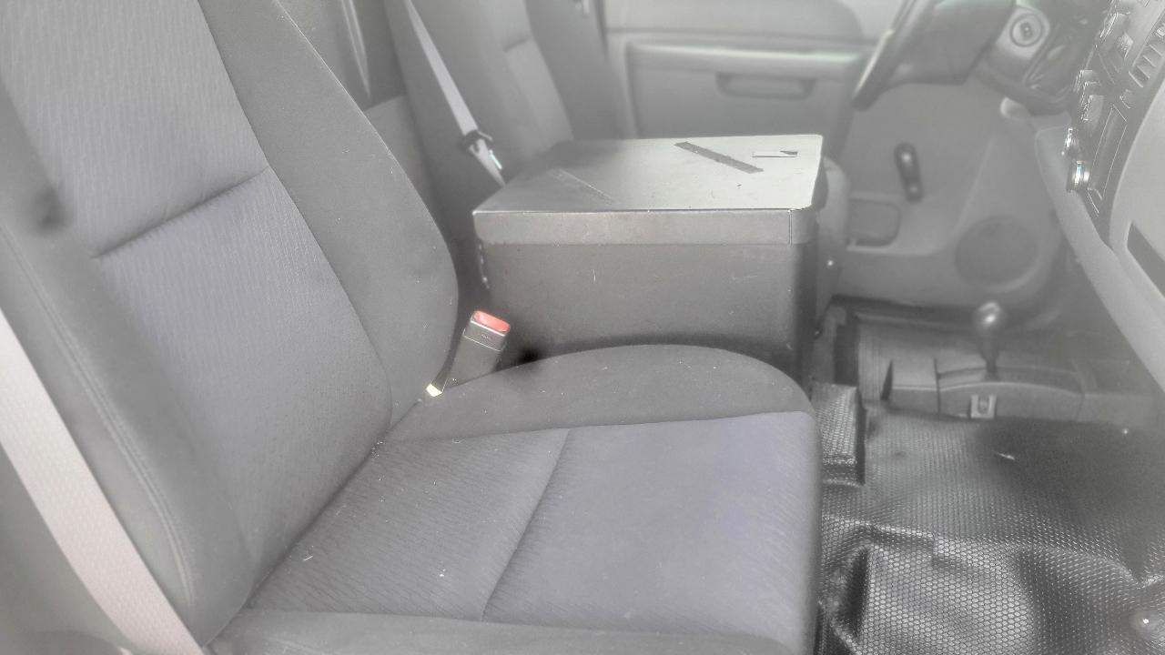 Chevrolet Silverado 1500 4WD Reg Cab 119.0" Work Truck 2011