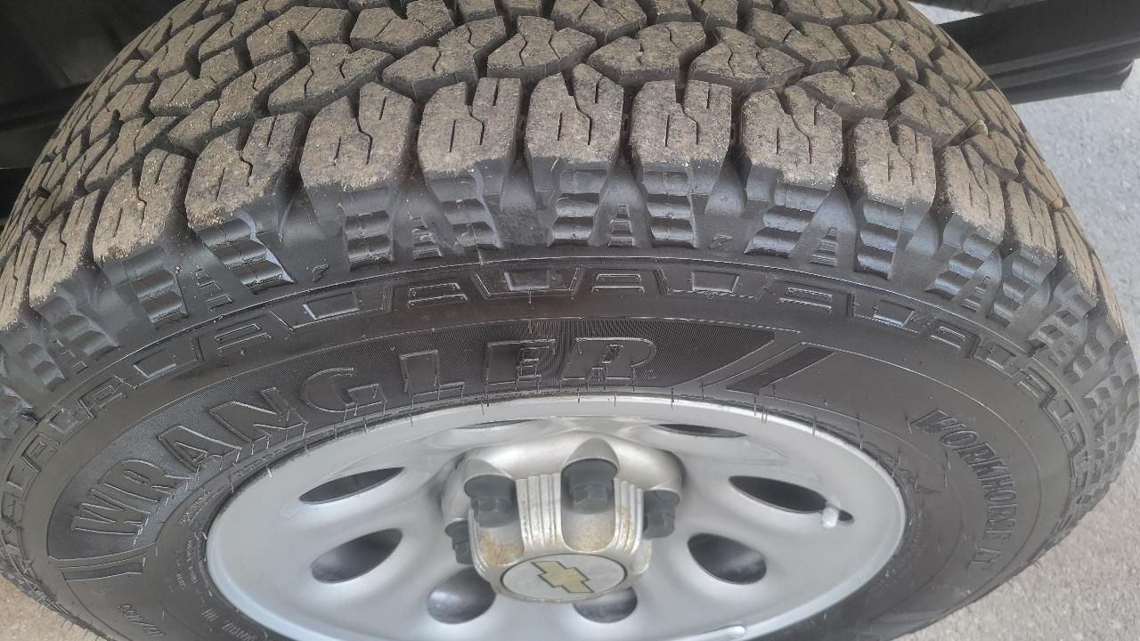 Chevrolet Silverado 1500 4WD Reg Cab 119.0" Work Truck 2011