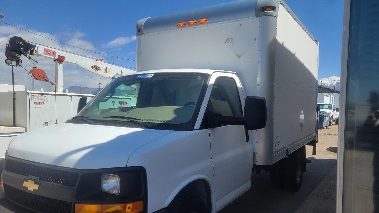 Chevrolet Express Commercial Cutaway 3500 Van 139" 2016