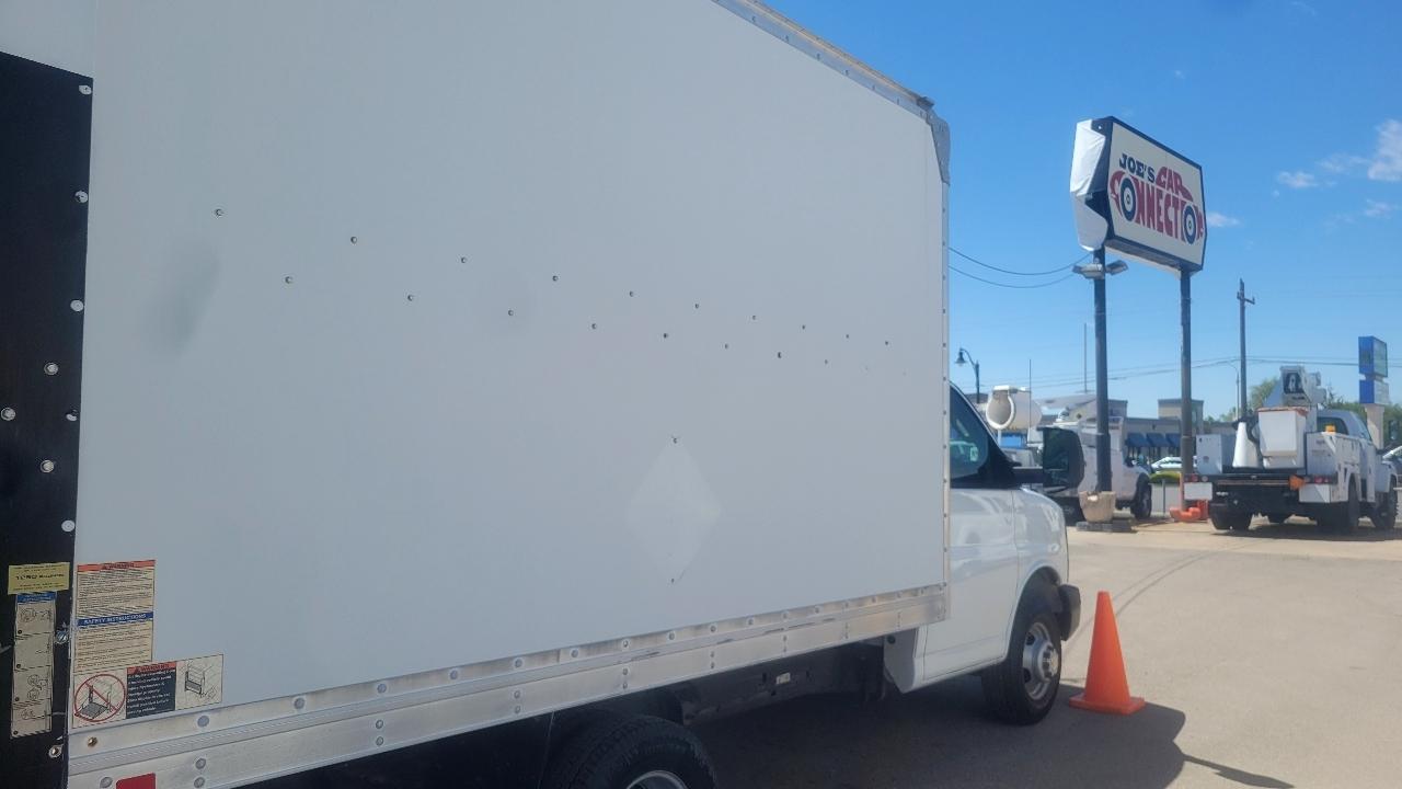 Chevrolet Express Commercial Cutaway 3500 Van 139" 2016