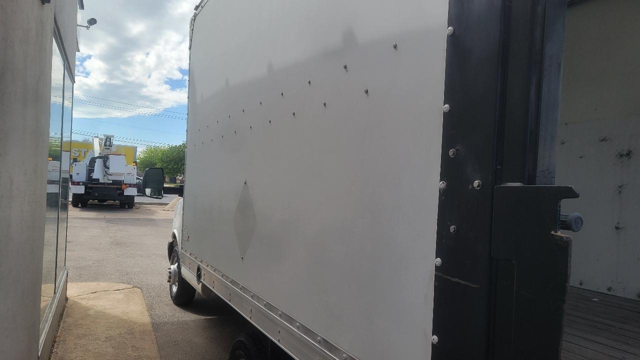 Chevrolet Express Commercial Cutaway 3500 Van 139" 2016