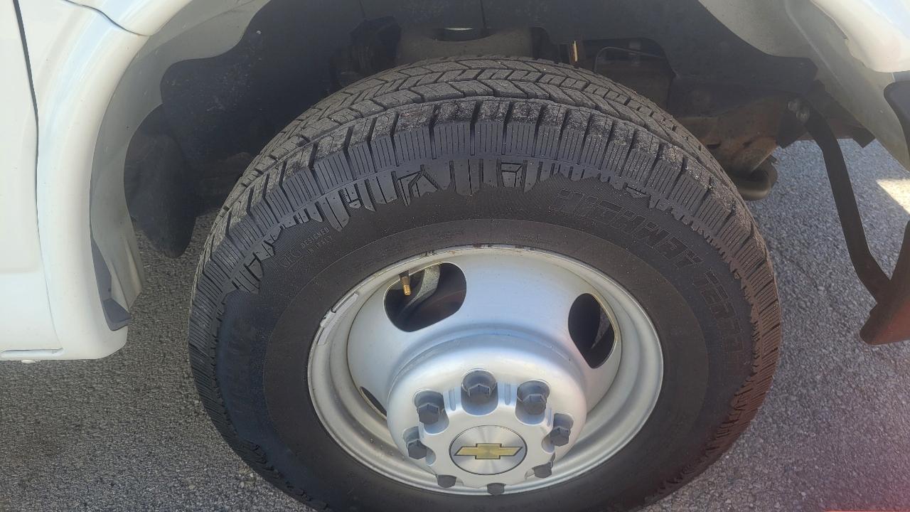 Chevrolet Express Commercial Cutaway 3500 Van 139" 2016