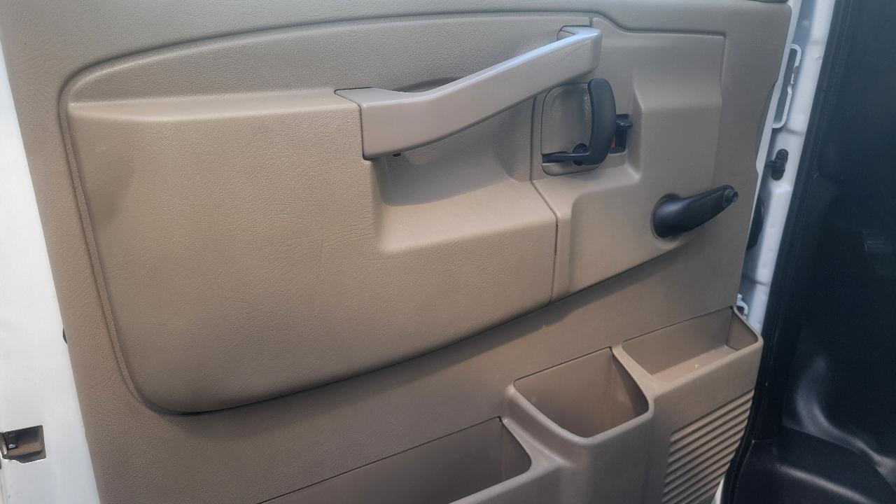 Chevrolet Express Commercial Cutaway 3500 Van 139" 2016