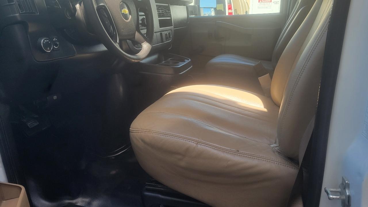 Chevrolet Express Commercial Cutaway 3500 Van 139" 2016