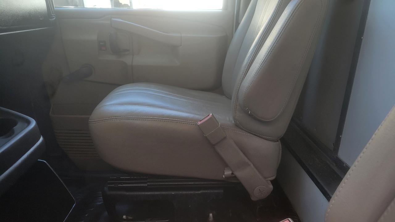 Chevrolet Express Commercial Cutaway 3500 Van 139" 2016