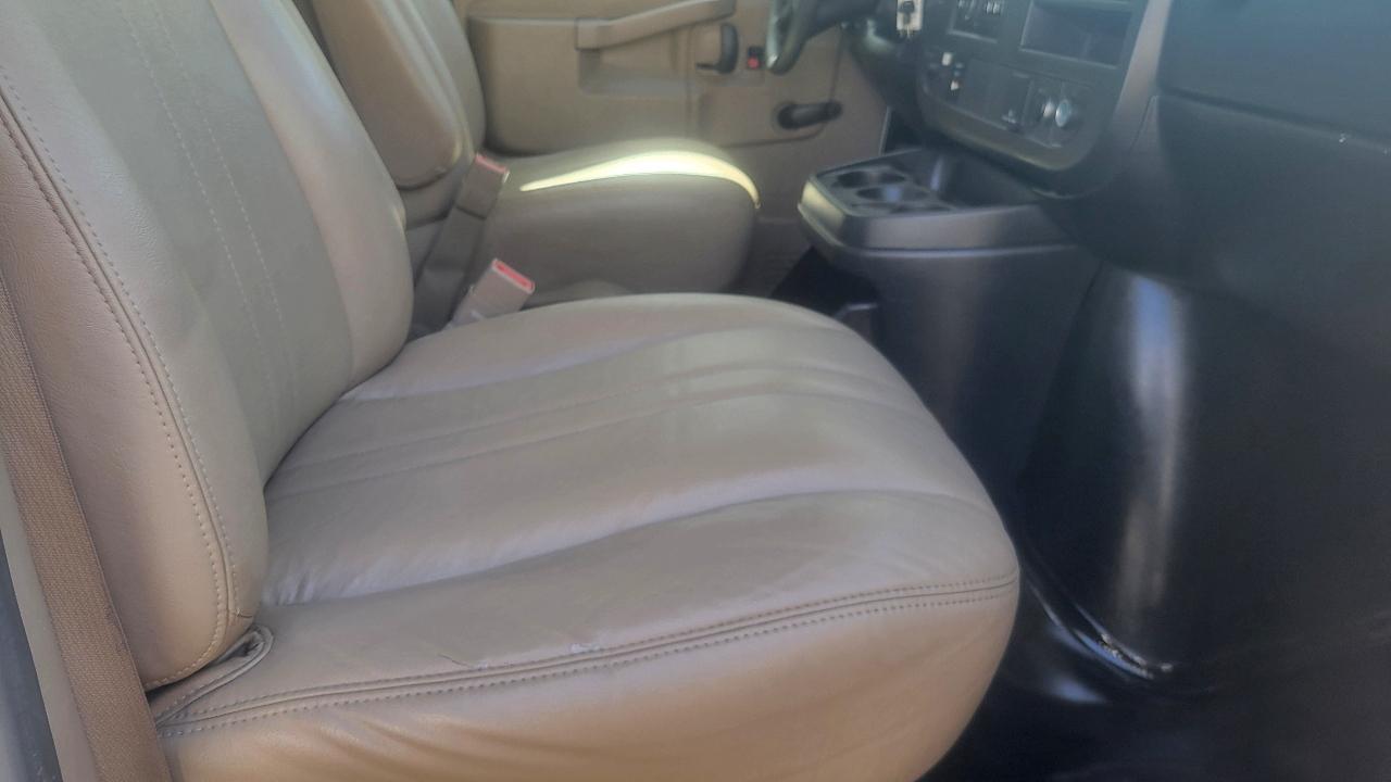 Chevrolet Express Commercial Cutaway 3500 Van 139" 2016