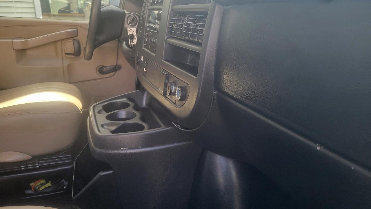 Chevrolet Express Commercial Cutaway 3500 Van 139" 2016