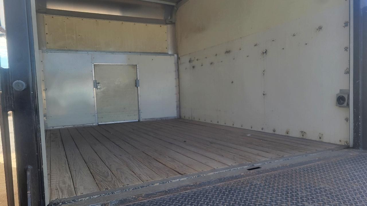 Chevrolet Express Commercial Cutaway 3500 Van 139" 2016