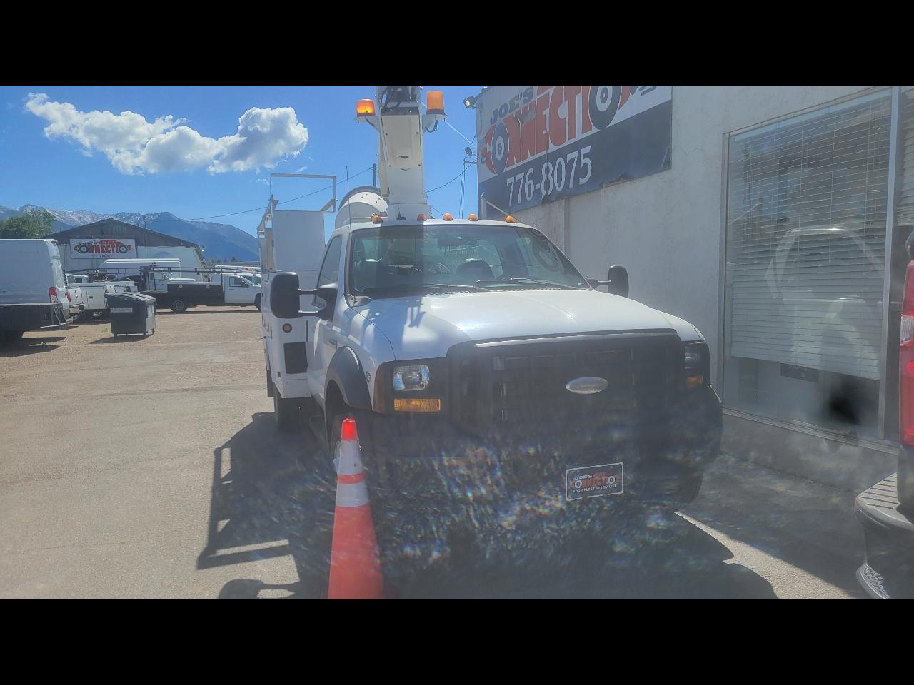 Ford Super Duty F-450 DRW Reg Cab 141" WB 60" CA XLT 2006