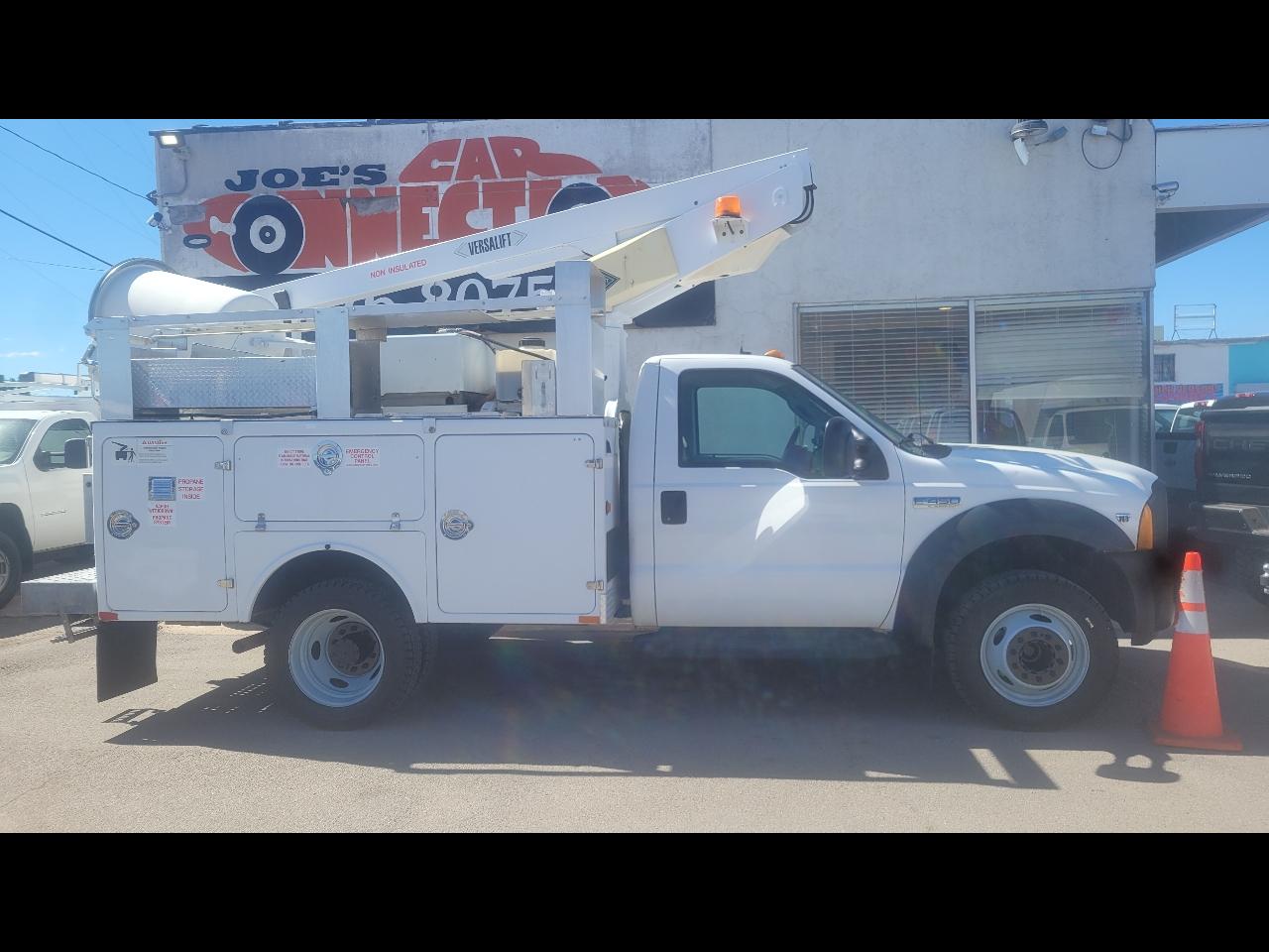 2006 Ford Super Duty F-450 DRW Reg Cab 141" WB 60" CA XLT