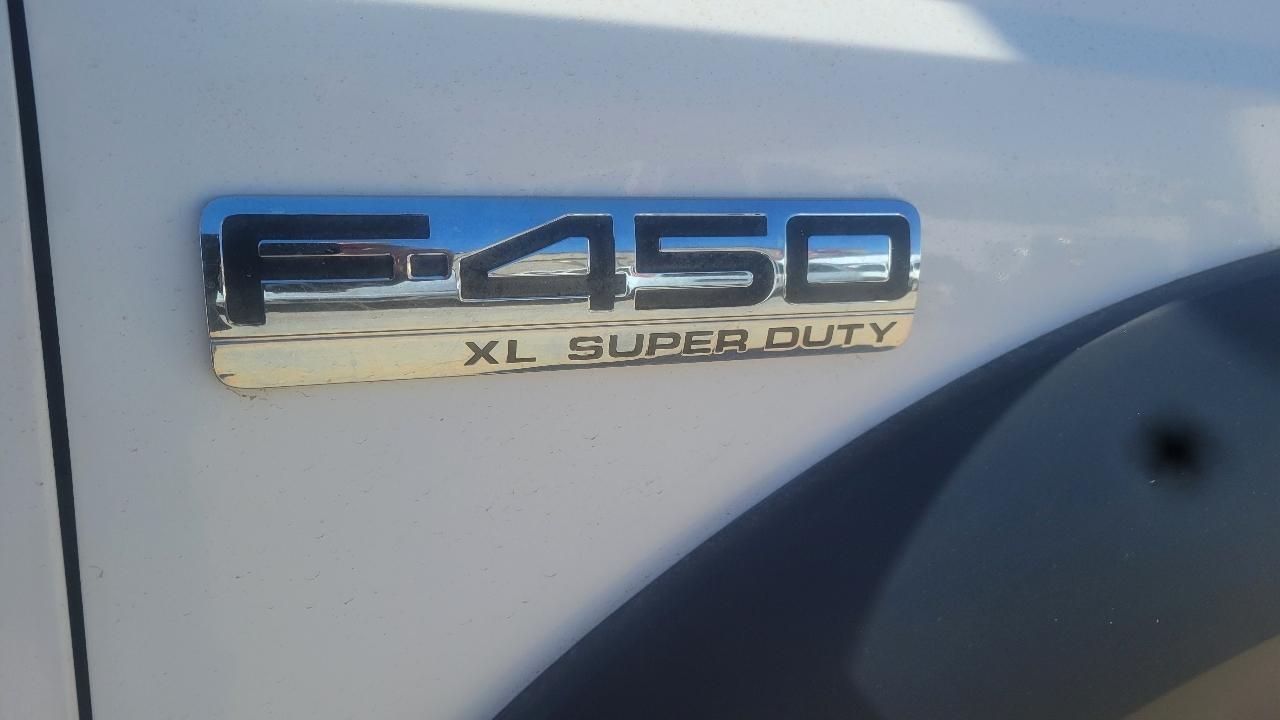 Ford Super Duty F-450 DRW Reg Cab 141" WB 60" CA XLT 2006