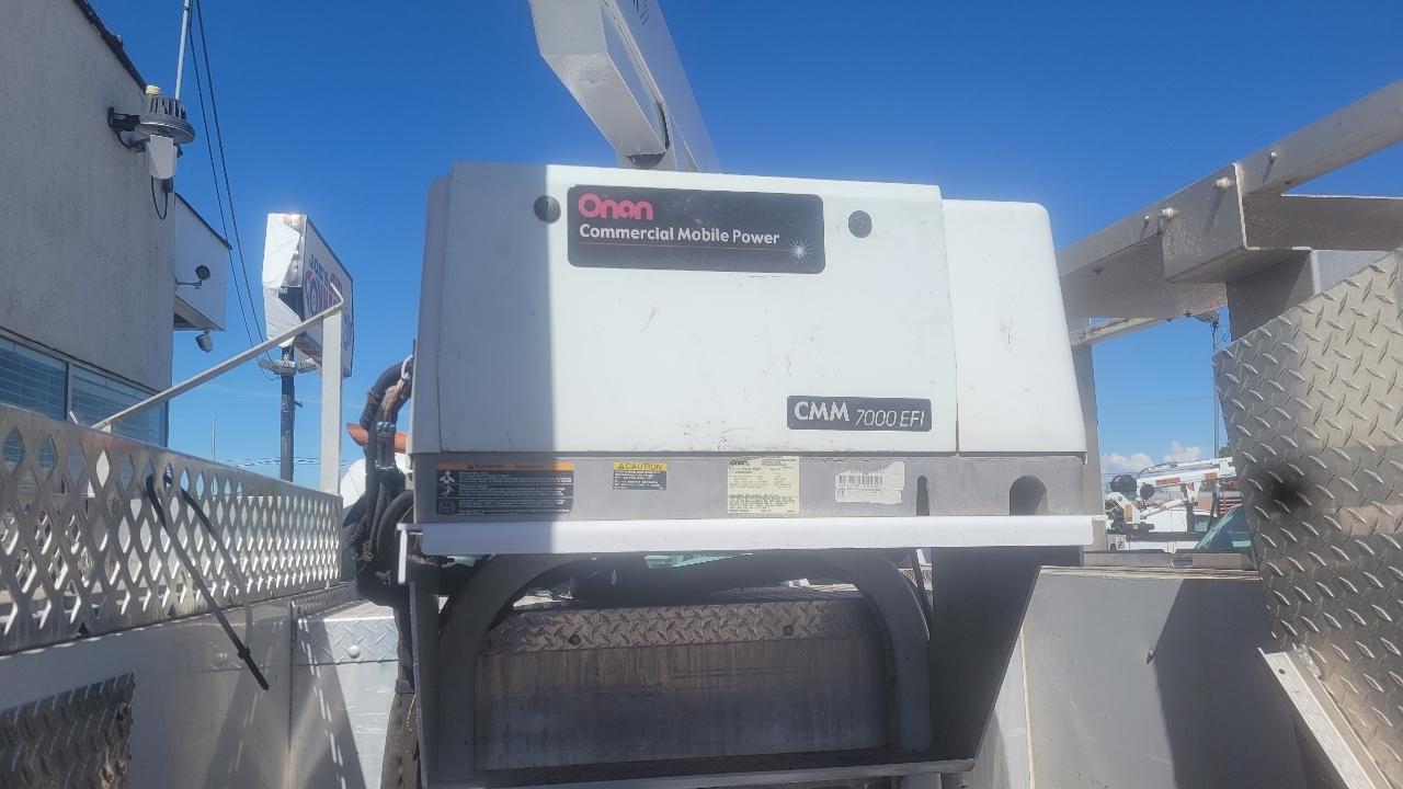 Ford Super Duty F-450 DRW Reg Cab 141" WB 60" CA XLT 2006