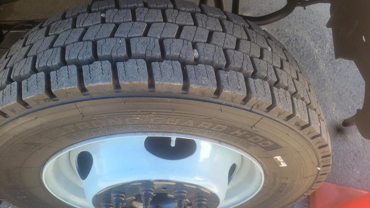 Ford Super Duty F-450 DRW Reg Cab 141" WB 60" CA XLT 2006