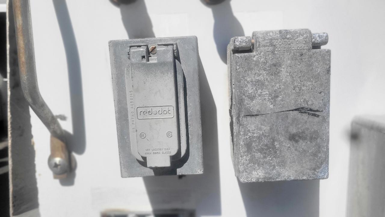 Ford Super Duty F-450 DRW Reg Cab 141" WB 60" CA XLT 2006