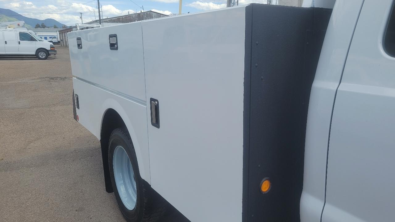 Ford Super Duty F-550 DRW 4WD SuperCab 186" WB 84" CA XLT 2016