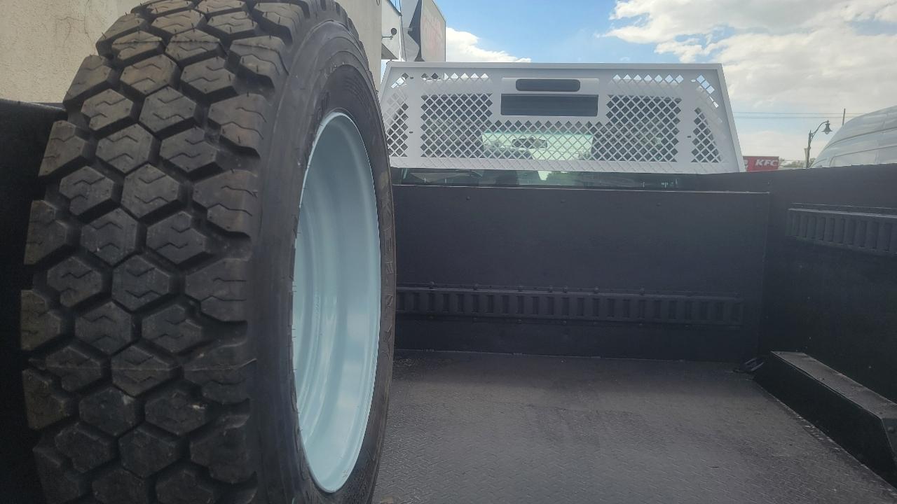 Ford Super Duty F-550 DRW 4WD SuperCab 186" WB 84" CA XLT 2016