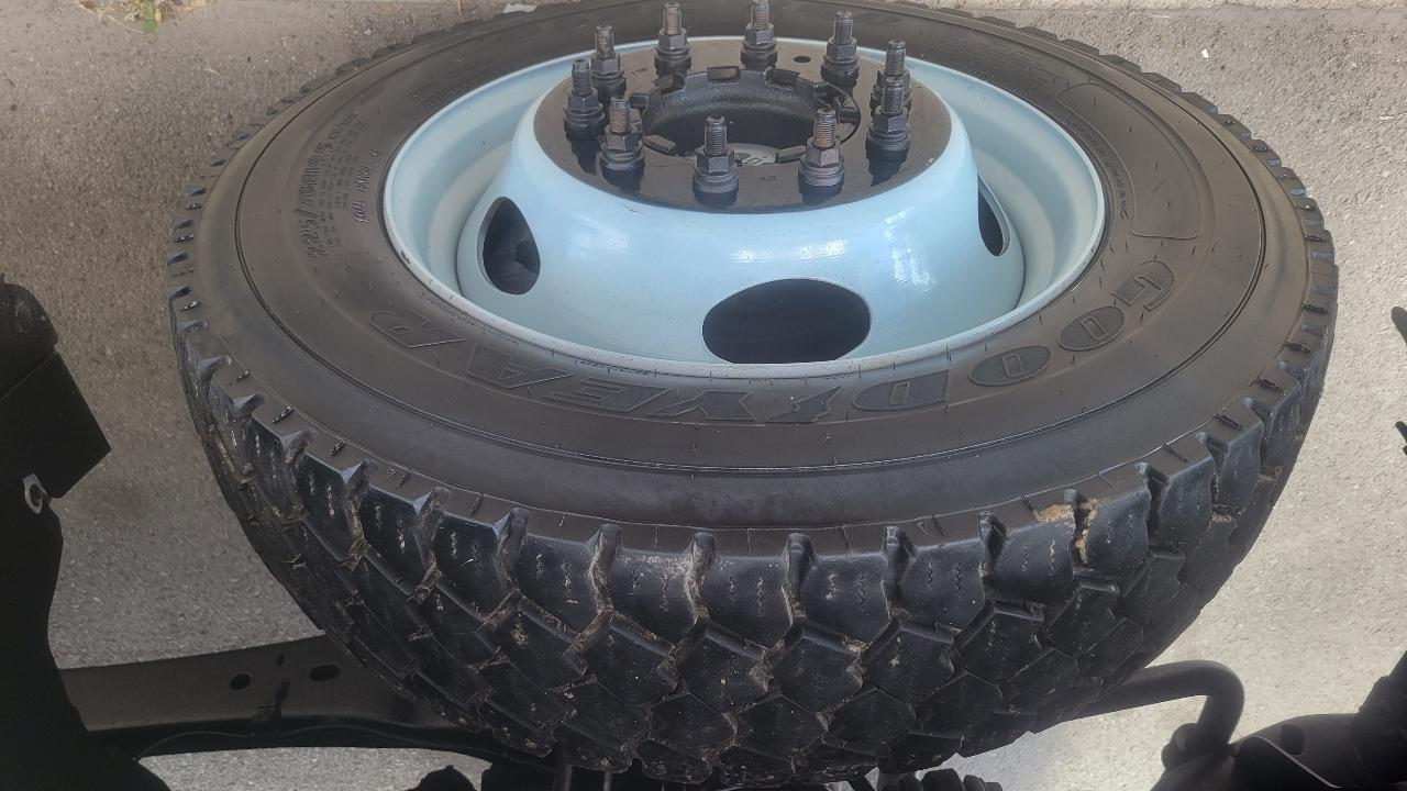 Ford Super Duty F-550 DRW 4WD SuperCab 186" WB 84" CA XLT 2016