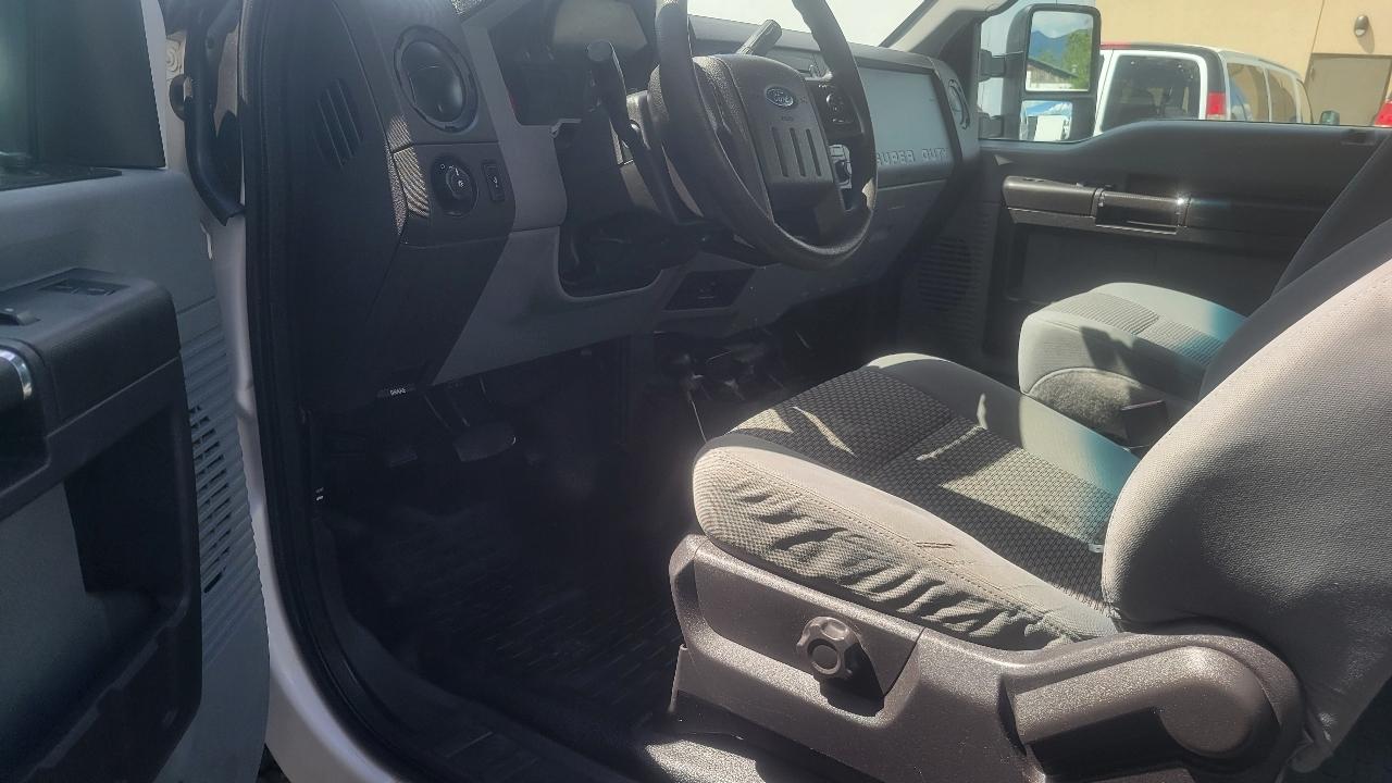 Ford Super Duty F-550 DRW 4WD SuperCab 186" WB 84" CA XLT 2016