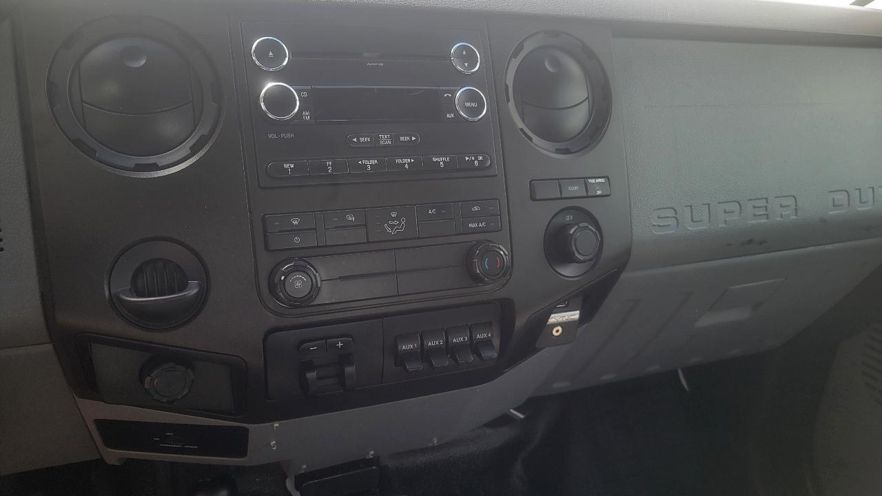 Ford Super Duty F-550 DRW 4WD SuperCab 186" WB 84" CA XLT 2016