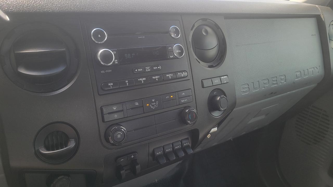 Ford Super Duty F-550 DRW 4WD SuperCab 186" WB 84" CA XLT 2016
