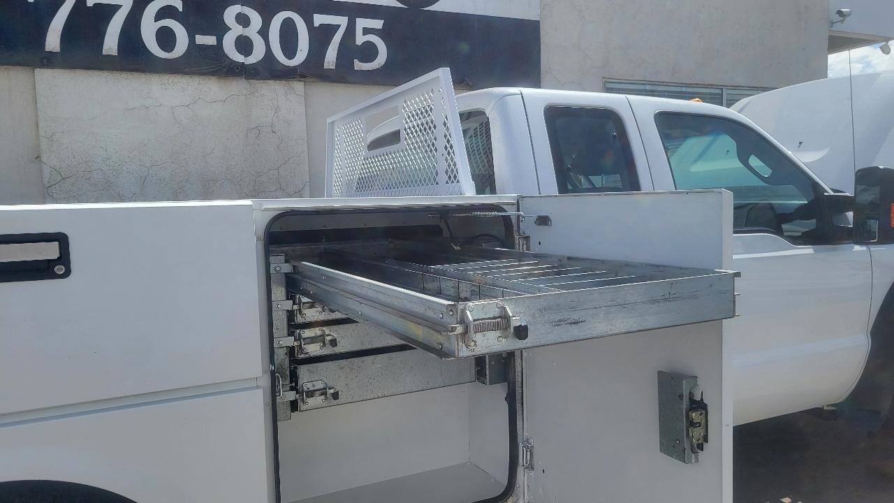 Ford Super Duty F-550 DRW 4WD SuperCab 186" WB 84" CA XLT 2016