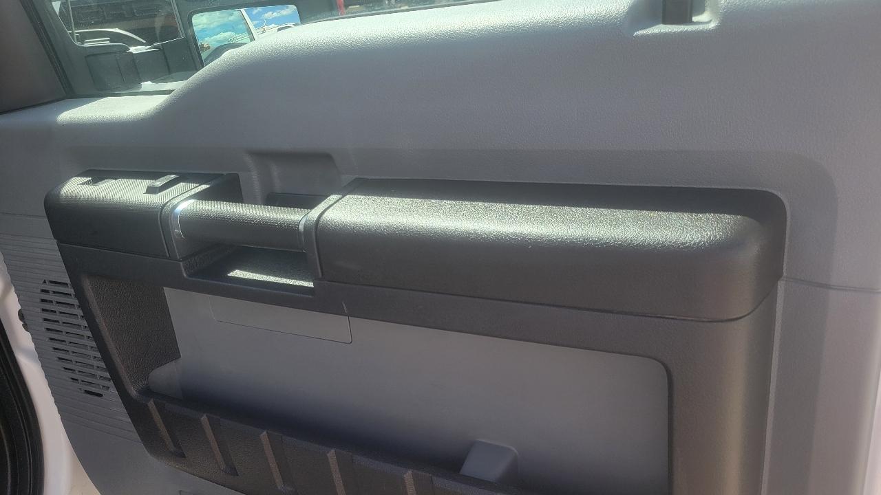 Ford Super Duty F-550 DRW 4WD SuperCab 186" WB 84" CA XLT 2016