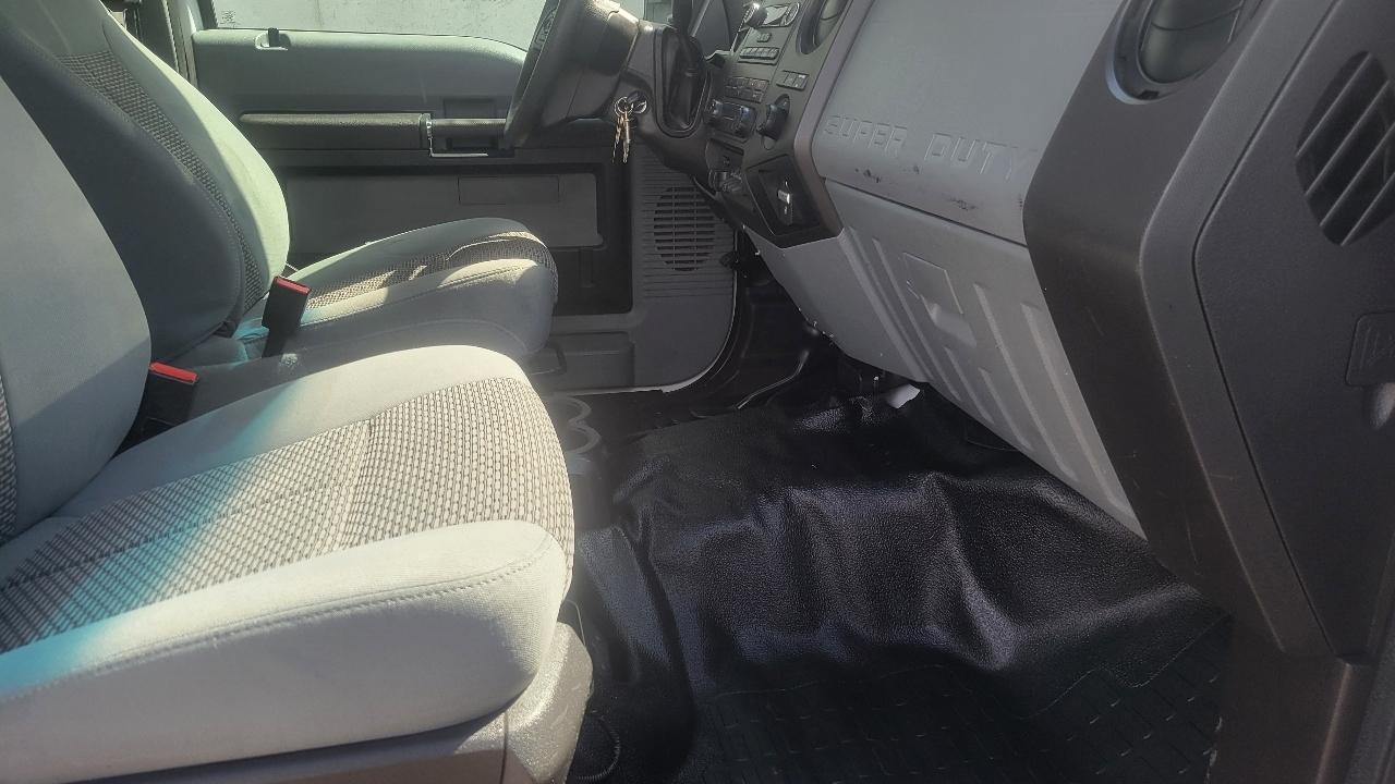 Ford Super Duty F-550 DRW 4WD SuperCab 186" WB 84" CA XLT 2016