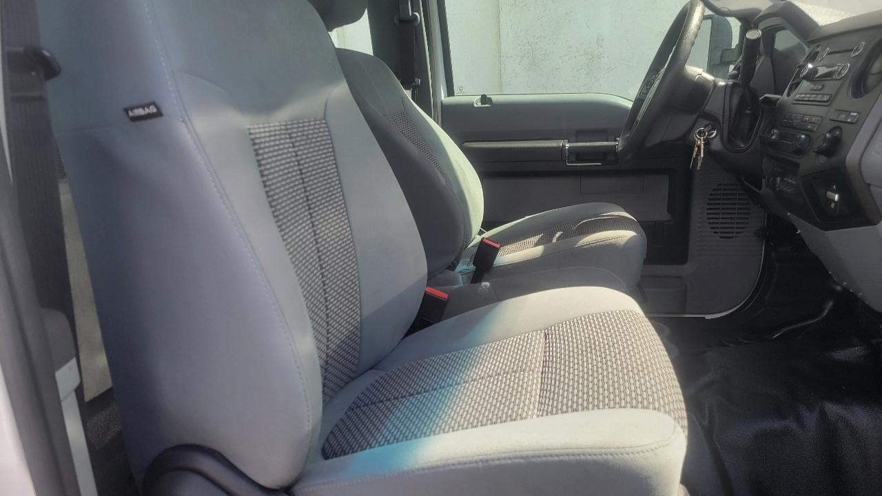 Ford Super Duty F-550 DRW 4WD SuperCab 186" WB 84" CA XLT 2016