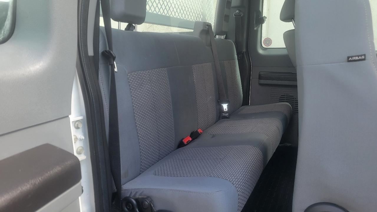 Ford Super Duty F-550 DRW 4WD SuperCab 186" WB 84" CA XLT 2016