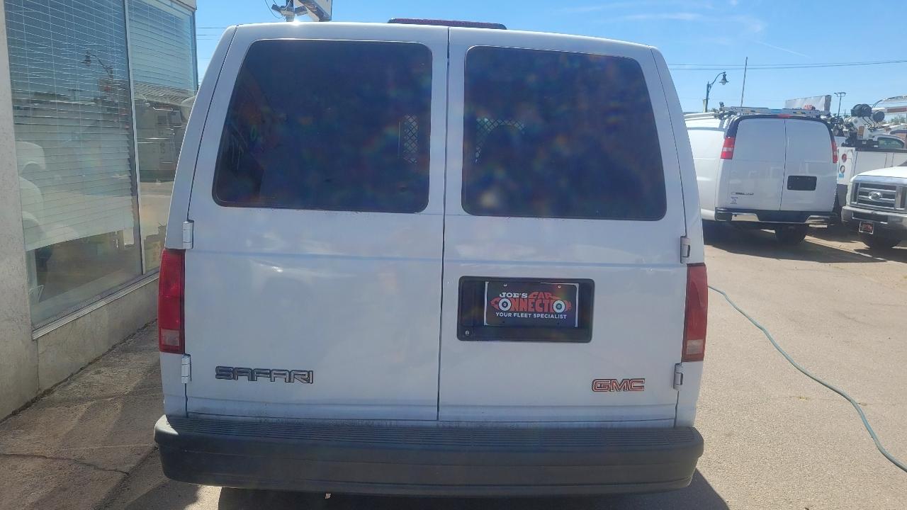 GMC Safari Cargo Van 111.2" WB AWD 2000