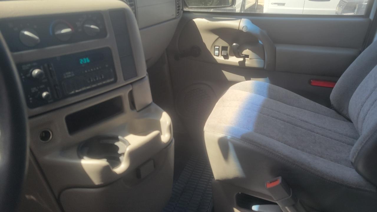 GMC Safari Cargo Van 111.2" WB AWD 2000