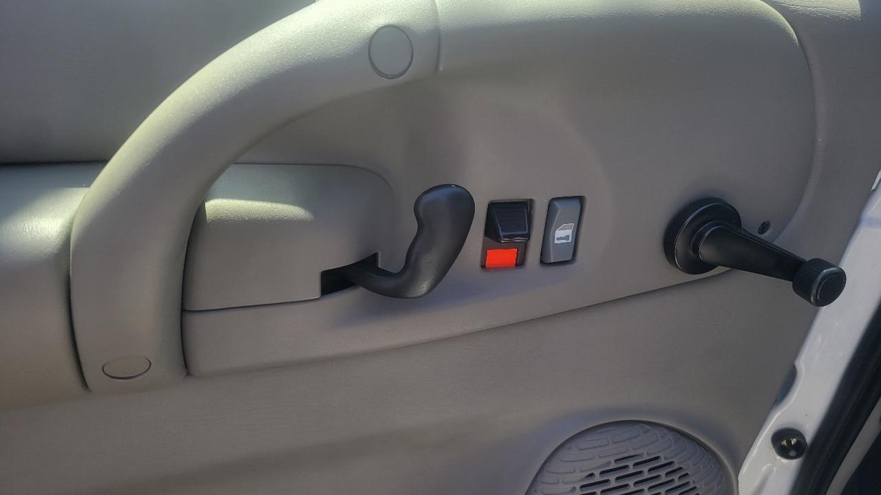 GMC Safari Cargo Van 111.2" WB AWD 2000