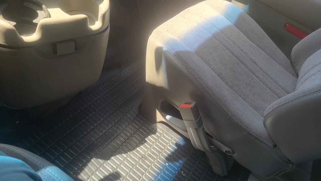 GMC Safari Cargo Van 111.2" WB AWD 2000