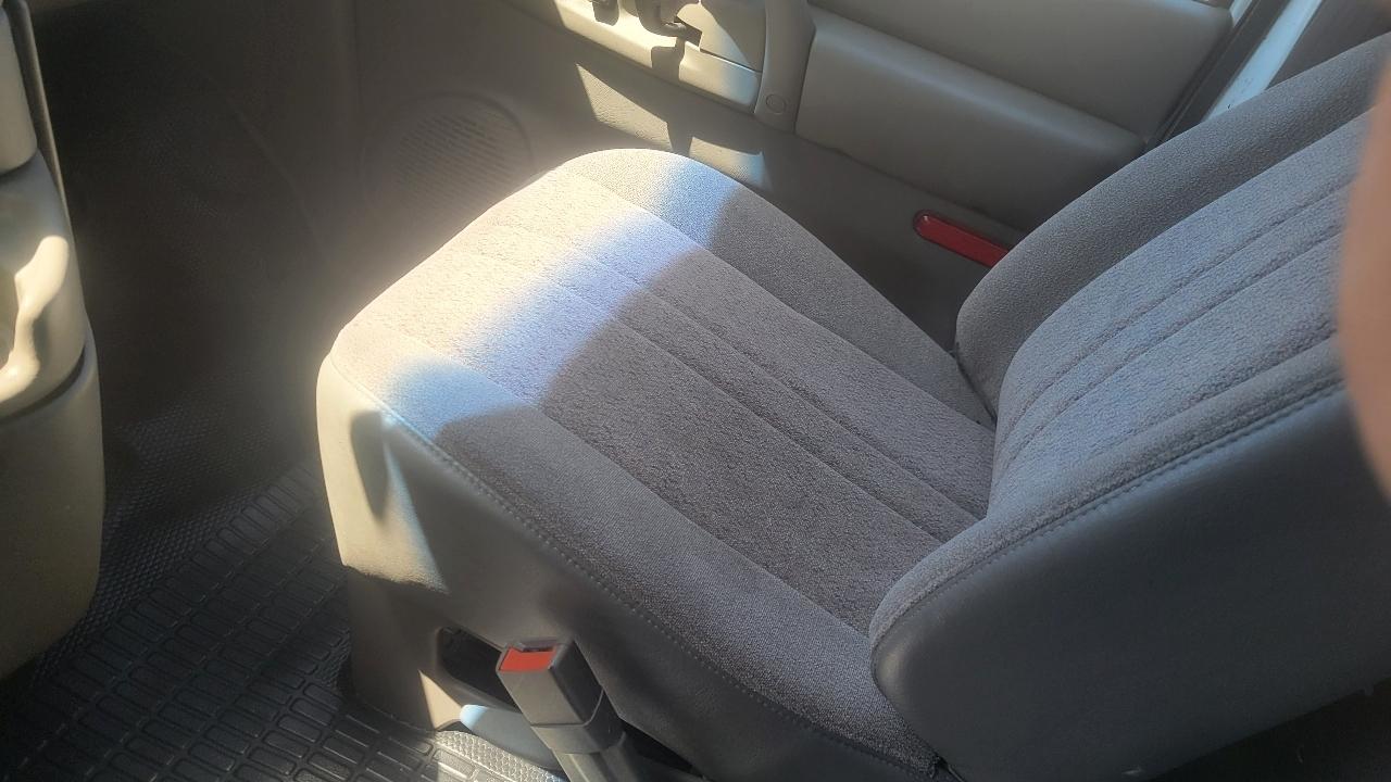 GMC Safari Cargo Van 111.2" WB AWD 2000