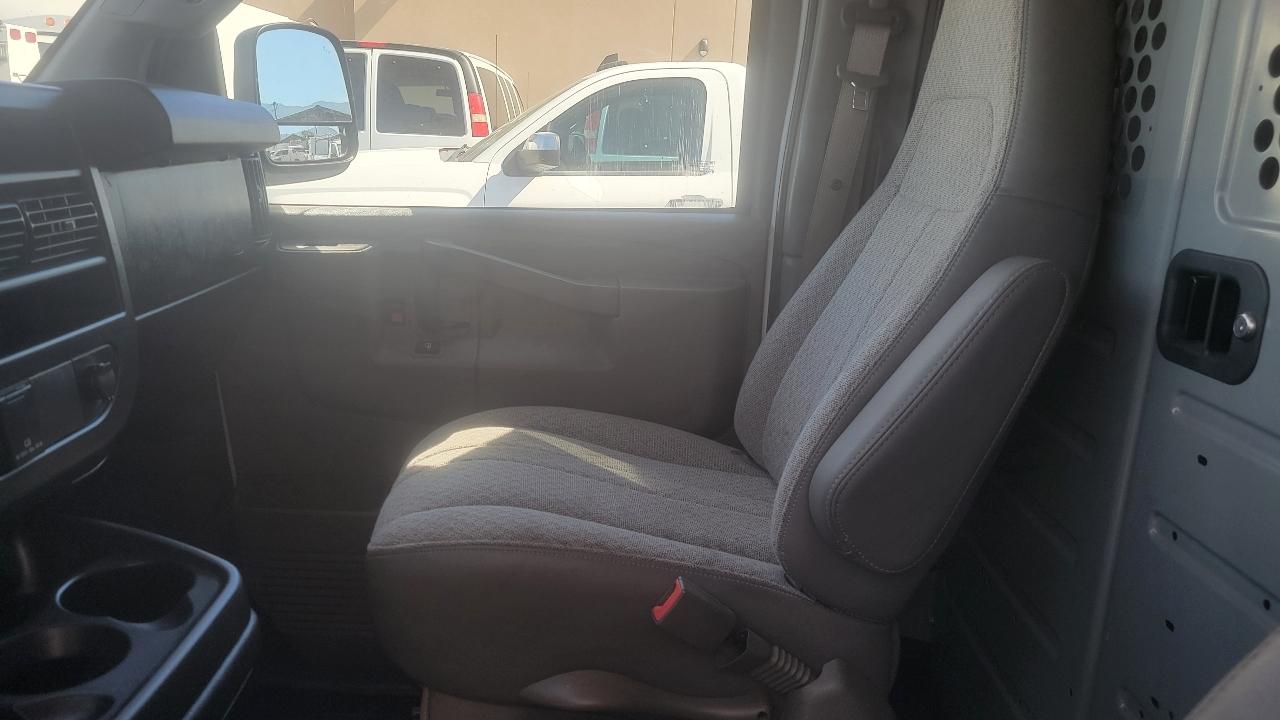 Chevrolet Express Cargo Van RWD 2500 135" 2017