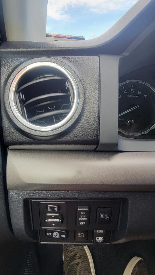 Toyota Tundra 4WD Limited Double Cab 6.5' Bed 5.7L (Natl) 2018