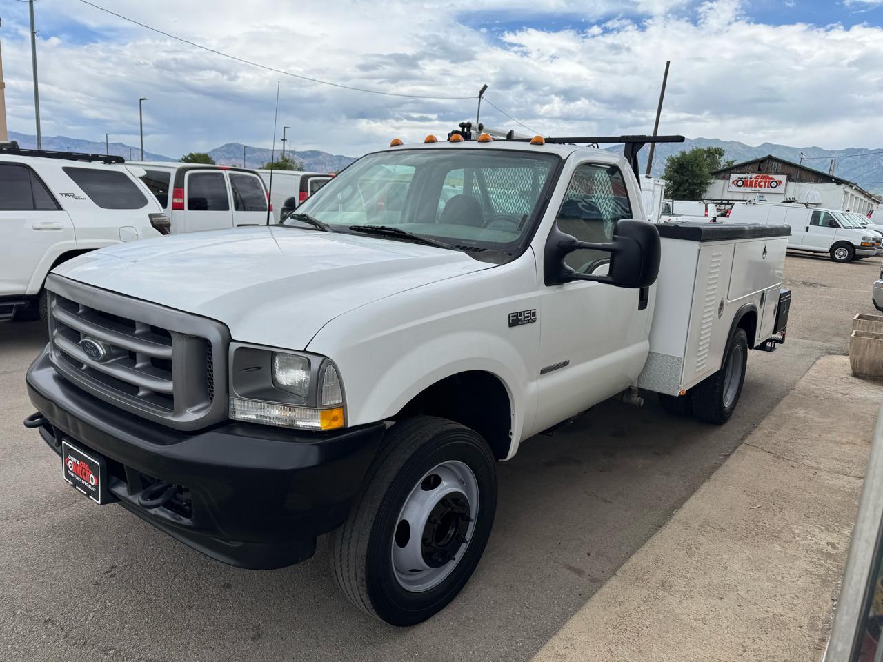 Ford Super Duty F-450 DRW Reg Cab 141" WB 60" CA XLT 2002