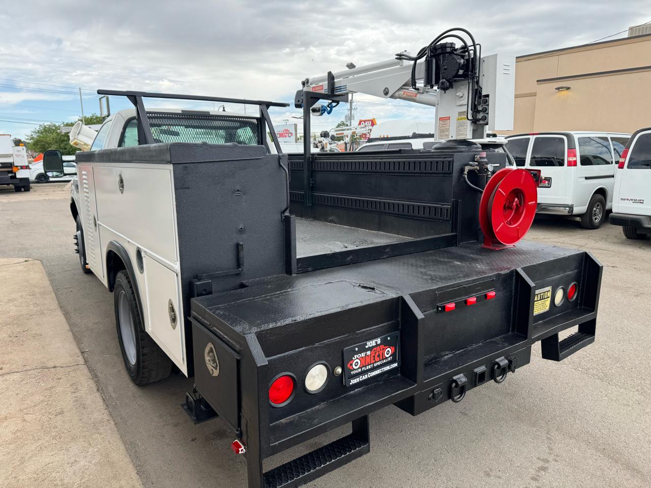 Ford Super Duty F-450 DRW Reg Cab 141" WB 60" CA XLT 2002