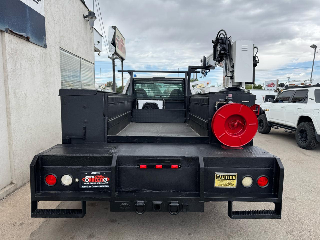 Ford Super Duty F-450 DRW Reg Cab 141" WB 60" CA XLT 2002